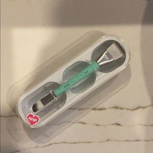 Face Mask container + brush to apply face mask